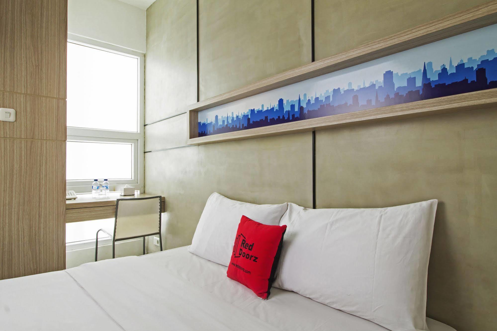 Reddoorz Plus @ Setiabudi Eight Jakarta Exterior photo