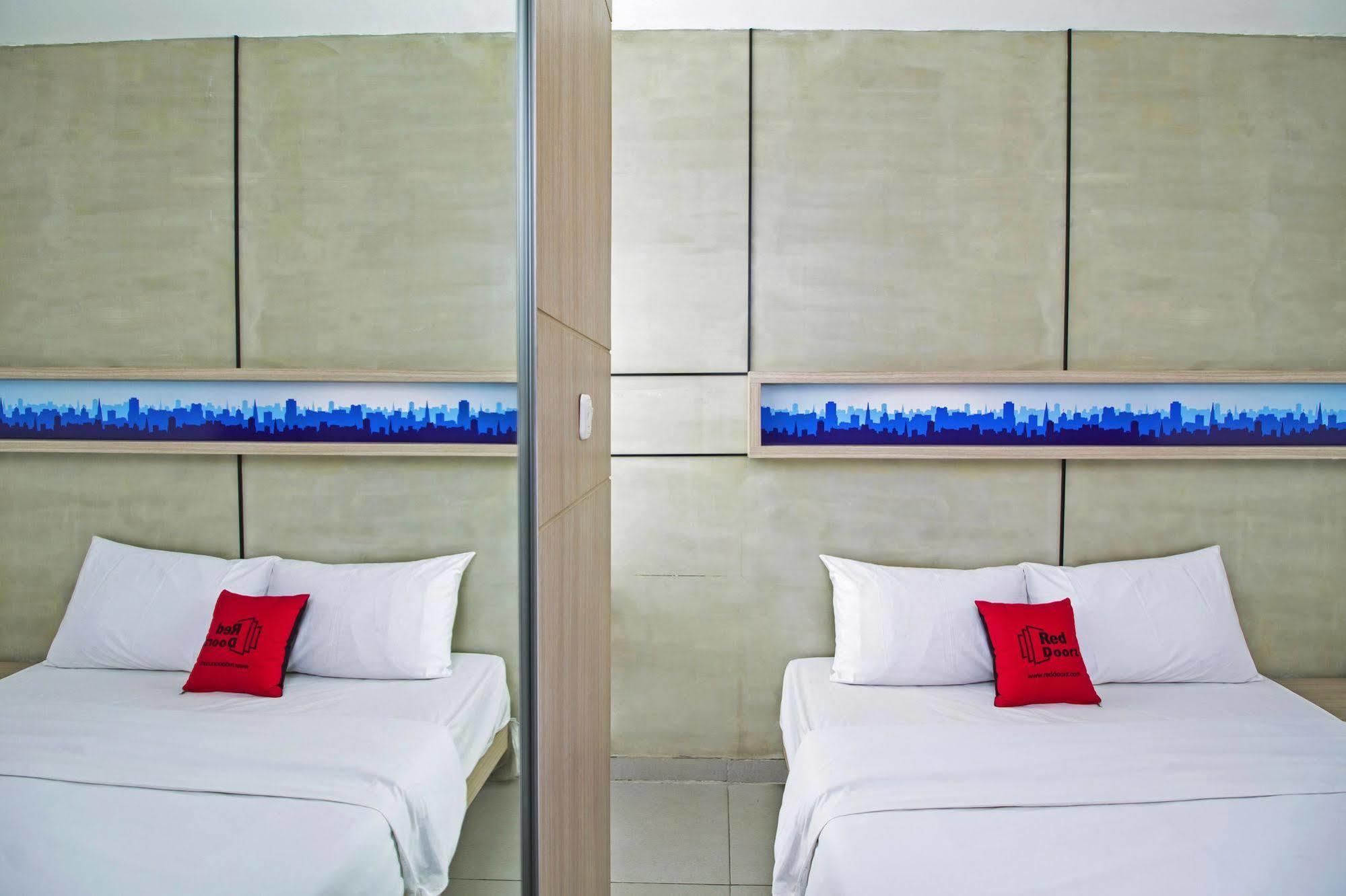 Reddoorz Plus @ Setiabudi Eight Jakarta Exterior photo
